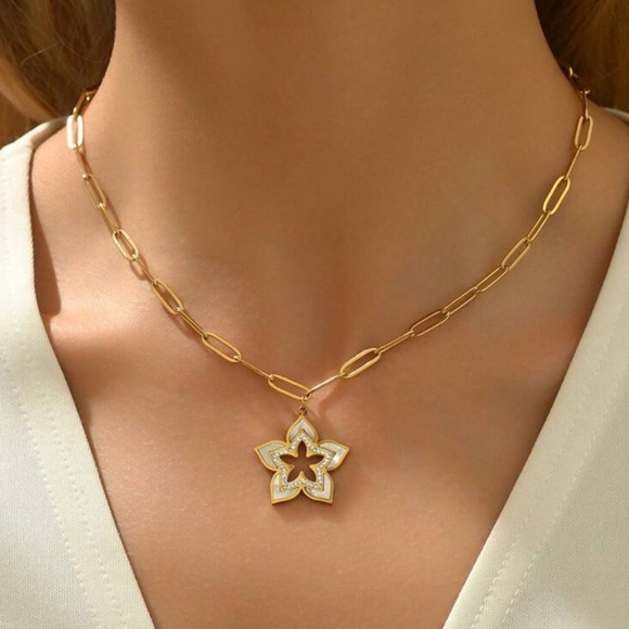 Gorgeous Mother of Pearl CZ Flower Pendant Paper Clip Chain Necklace in Gold - Picture 2 of 7